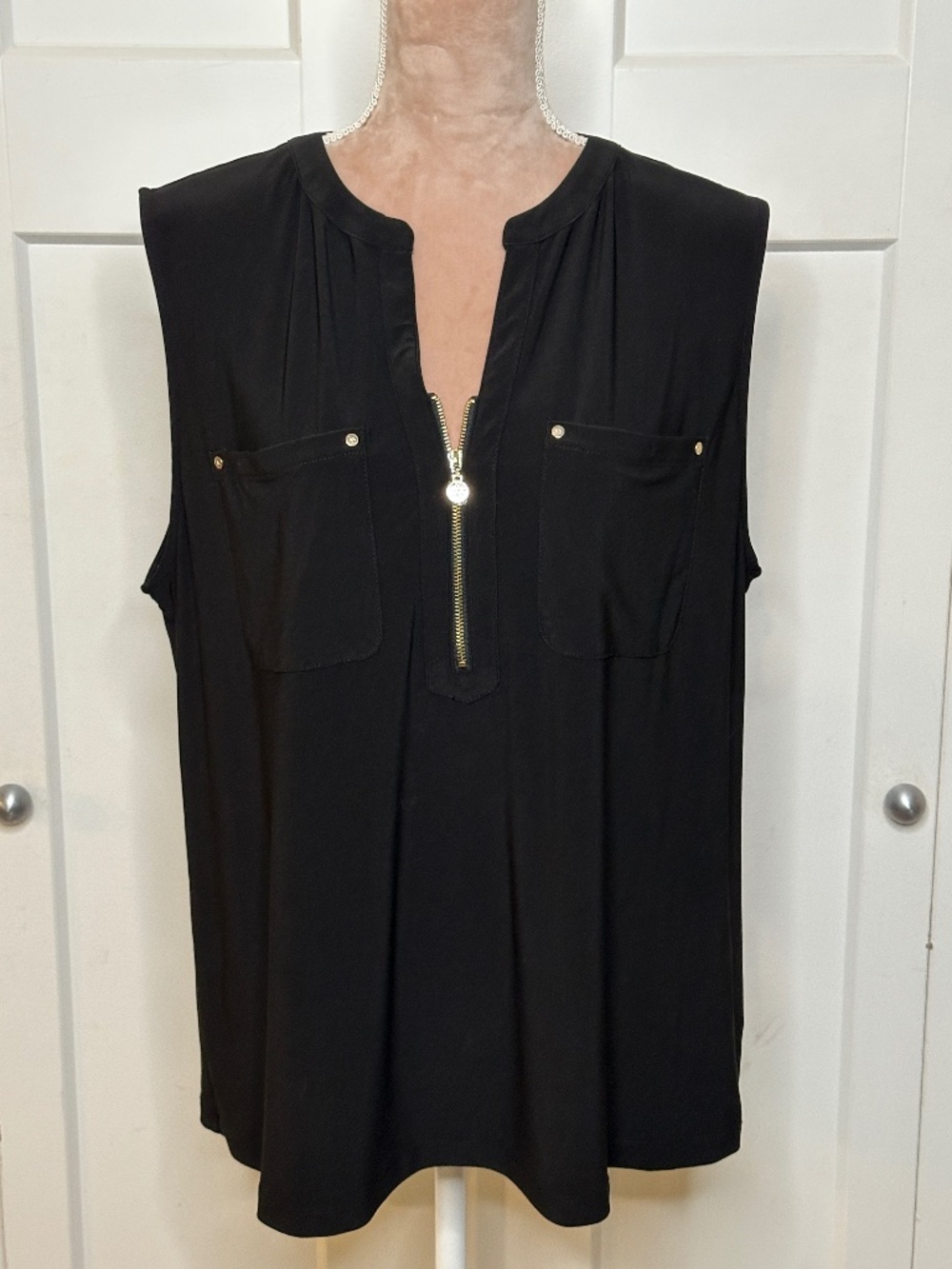 Anne Klein Sleeveless Black Top With Gold Zipper, Sz 1X